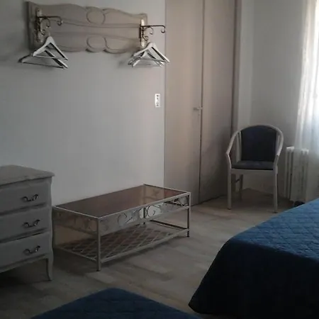 Le Presbytere לינה וארוחת בוקר 3*
