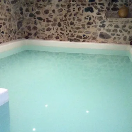Le Presbytere לינה וארוחת בוקר 3*